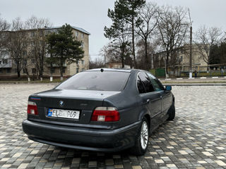 BMW 5 Series foto 2