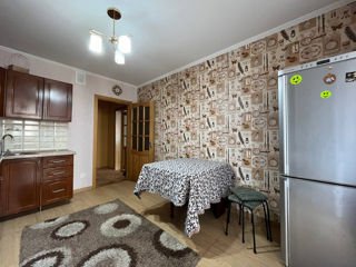 Apartament cu 2 camere, 82 m², Buiucani, Chișinău foto 4