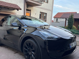 Tesla Model Y foto 2