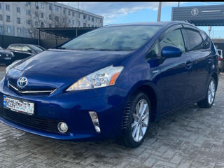 Toyota Prius v