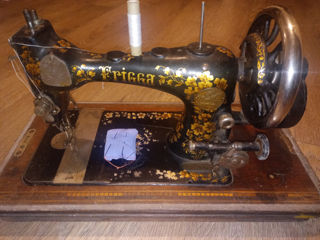 Швейная ретро машинка " frigga " или зингер. в рабочем состоянии, без изьянов.торг уместен.