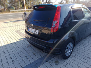 Ford Fiesta foto 4