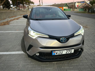 Toyota C-HR foto 2