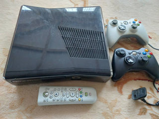 Xbox 360 120GB 2 joystikuri + Lt3.0 + jocuri instalate