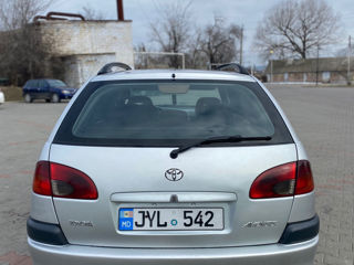 Toyota Avensis foto 5