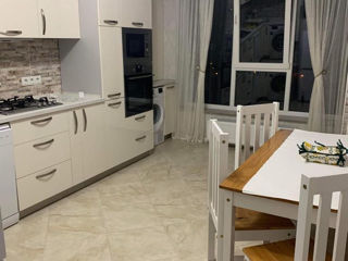 Apartament cu 2 camere, 64 m², Buiucani, Chișinău foto 2