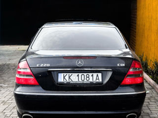 Mercedes E-Class foto 2