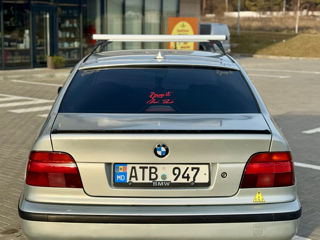 BMW 5 Series foto 2