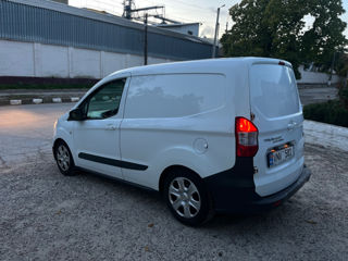 Ford Tourneo Courier foto 2