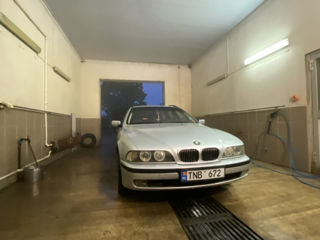 BMW 5 Series foto 3