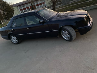 Mercedes E-Class foto 3