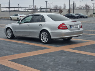 Mercedes E-Class foto 2