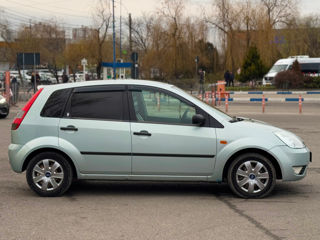 Ford Fiesta foto 5