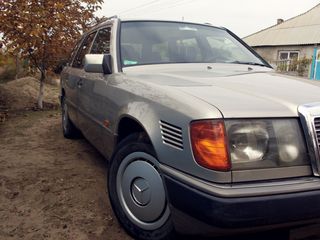 Mercedes Series (W124) foto 2