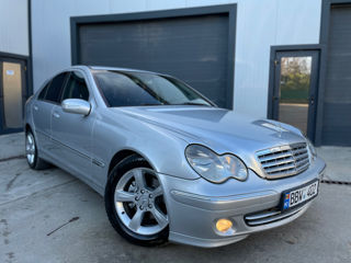 Mercedes C-Class foto 2