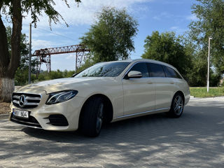 Mercedes E-Class foto 1