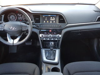 Hyundai Elantra foto 1