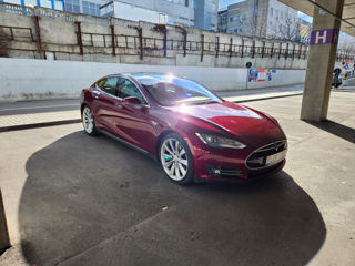 Tesla Model S foto 1