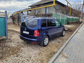 Volkswagen Touran foto 3