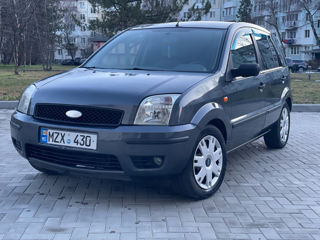 Ford Fusion foto 2