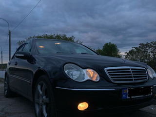 Mercedes C-Class foto 2