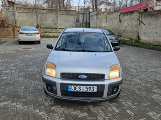 Ford Fusion foto 2