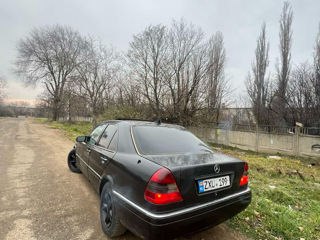 Mercedes C-Class foto 9