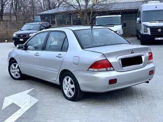 Mitsubishi Lancer foto 5