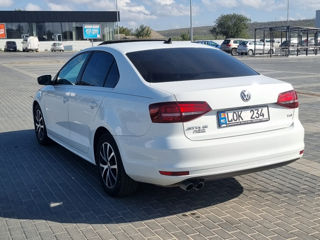 Volkswagen Jetta foto 4