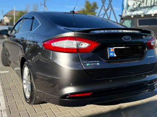 Ford Fusion foto 8