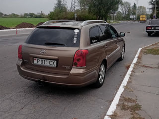 Toyota Avensis foto 6