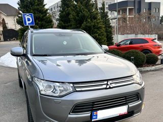 Mitsubishi Outlander foto 2