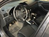 Toyota avensis sedan-universal-hatchback foto 10