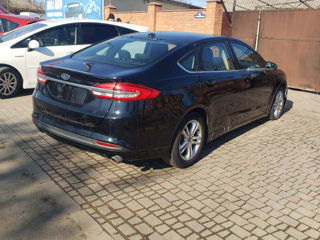 Ford Fusion foto 2