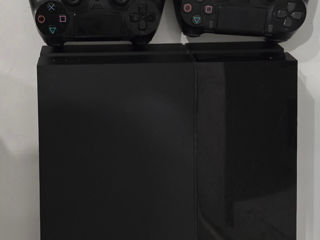 PS4 и два джойстика