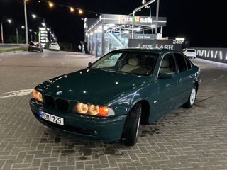 BMW 5 Series foto 1