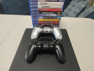 Vând PlayStation 4 Slim Cu 2 Controllere și 18 jocuri(stare bună)