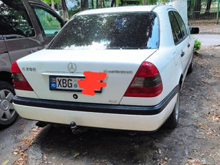 Mercedes C-Class foto 3