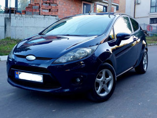 Ford Fiesta foto 2