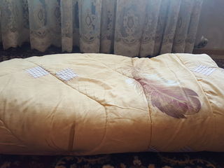 Синтепоновое двухспальное одеяло б/у - 150 lei.Состояние отличное.чистое.2.0 на 2.20 foto 2