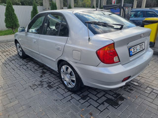 Hyundai Accent foto 2