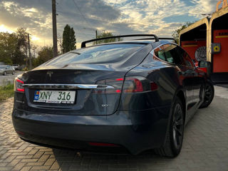 Tesla Model S foto 2