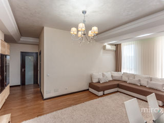 Apartament cu 2 camere, 86 m², Botanica, Chișinău foto 2