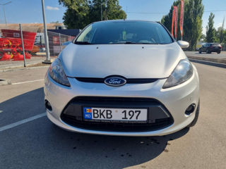 Ford Fiesta foto 2