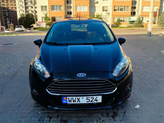 Ford Fiesta foto 1