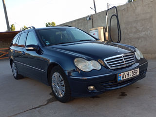 Mercedes C-Class Wagon foto 2