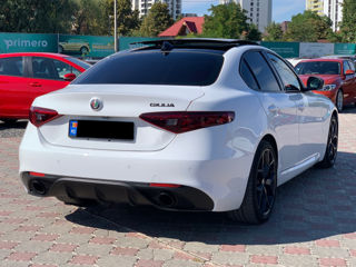 Alfa Romeo Giulia foto 4