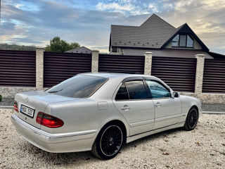 Mercedes E-Class foto 2