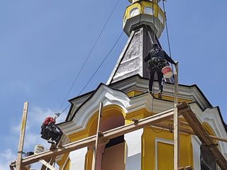 Lucru la înălțime alpiniști foto 2