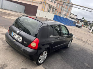 Renault Clio foto 8